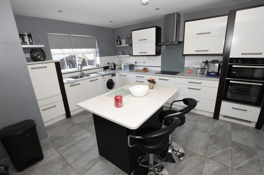 1 Wellington Park Way