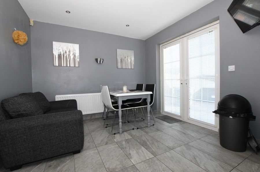 1 Wellington Park Way