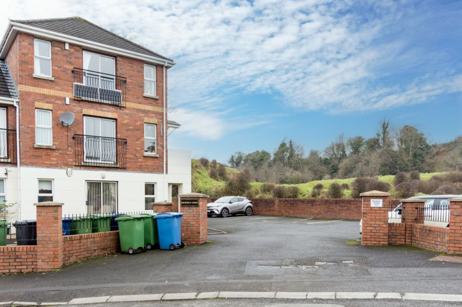 5 Rockfield Court