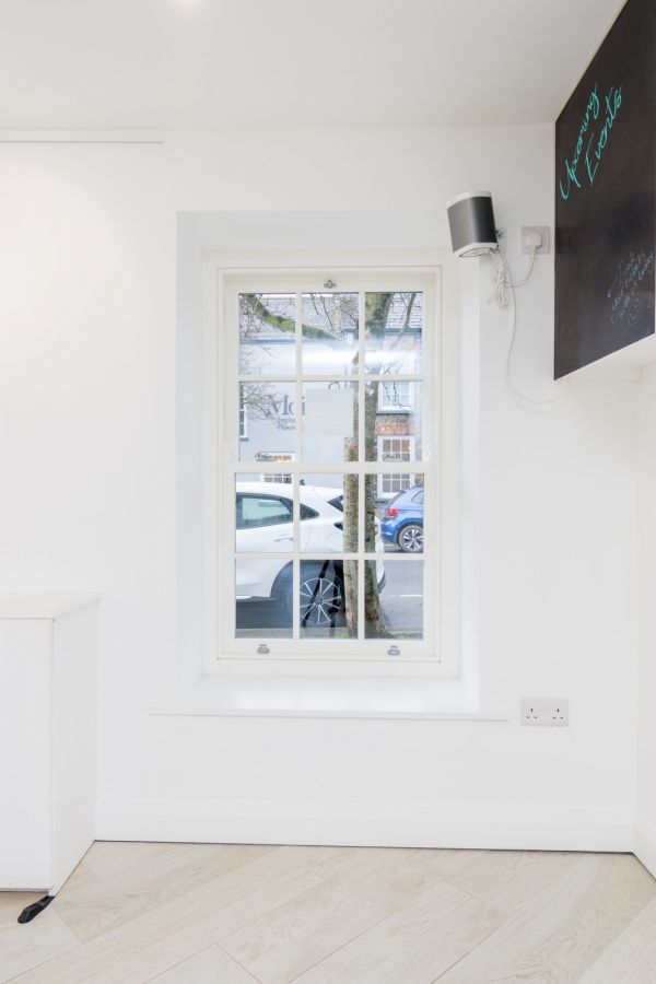 Fabulous Modern Retail Unit, 92a Main Street