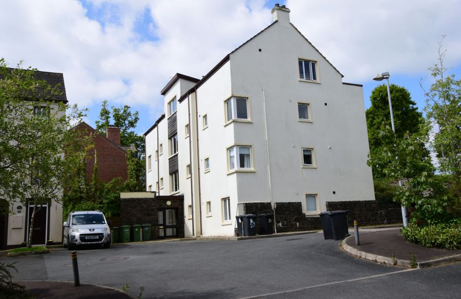 27 Village Court