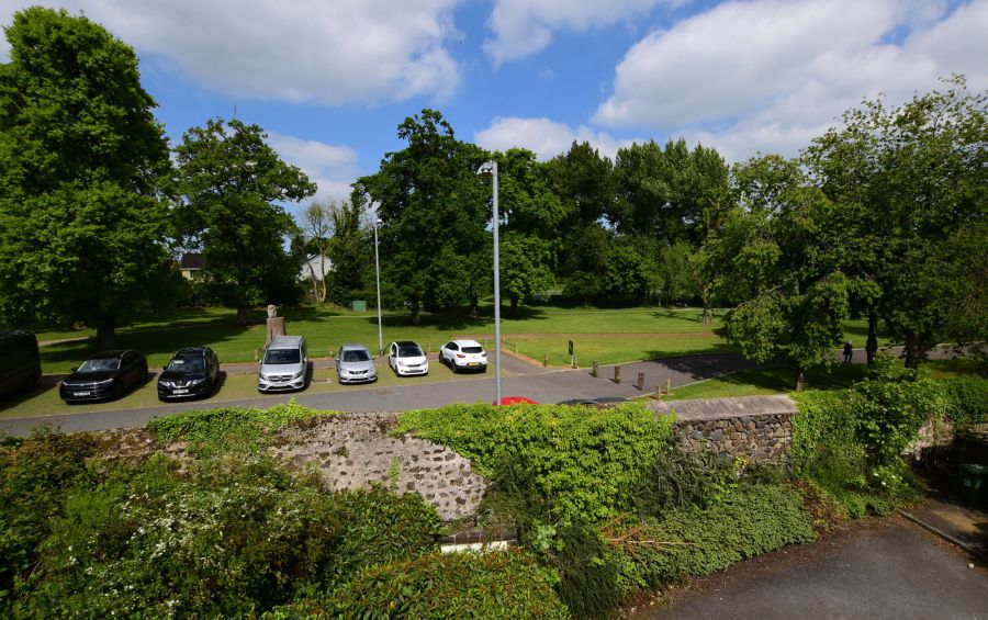 27 Village Court