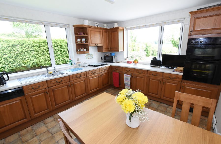 Country Cottage with total grounds extending to approximately 1.6 acres, 1 Lime Kiln Road
