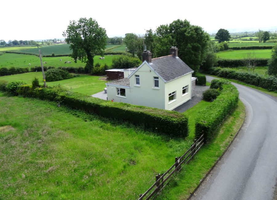 Country Cottage with total grounds extending to approximately 1.6 acres, 1 Lime Kiln Road