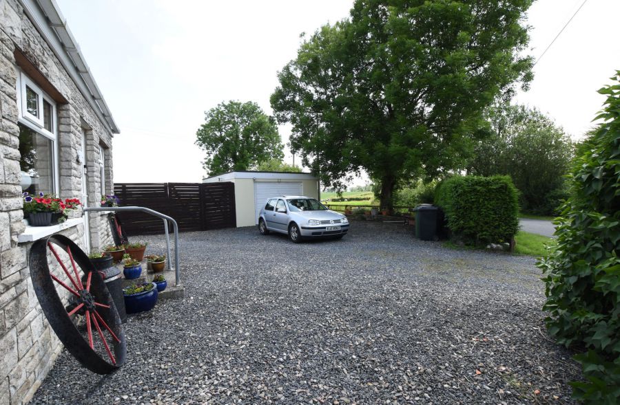 Country Cottage with total grounds extending to approximately 1.6 acres, 1 Lime Kiln Road
