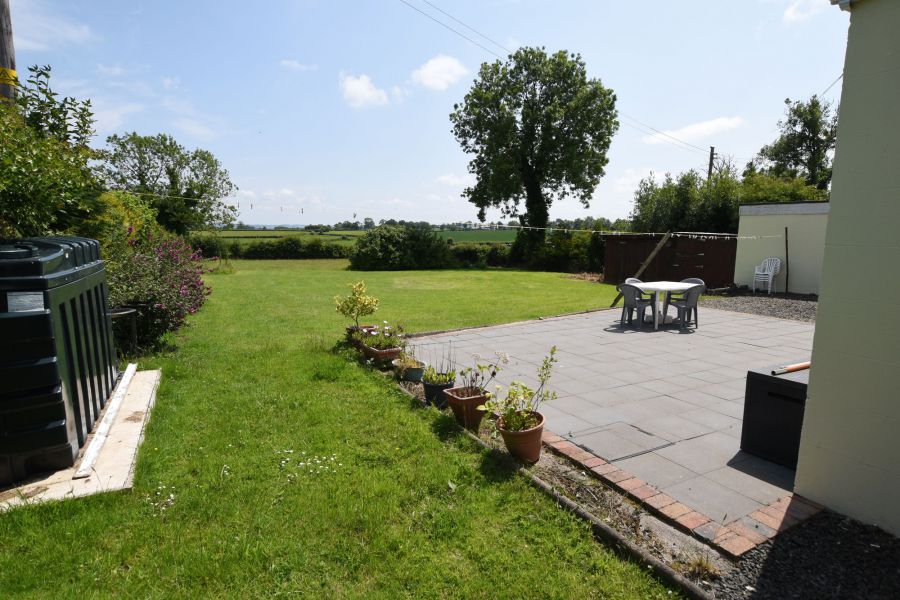 Country Cottage with total grounds extending to approximately 1.6 acres, 1 Lime Kiln Road