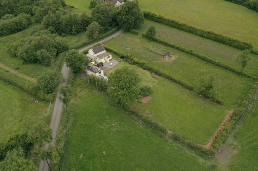 Country Cottage with total grounds extending to approximately 1.6 acres, 1 Lime Kiln Road
