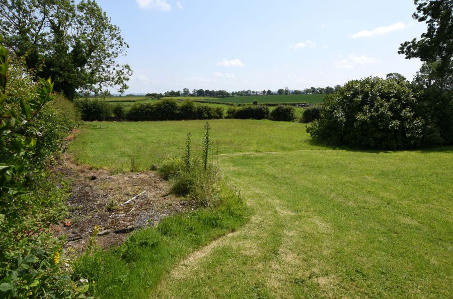Country Cottage with total grounds extending to approximately 1.6 acres, 1 Lime Kiln Road