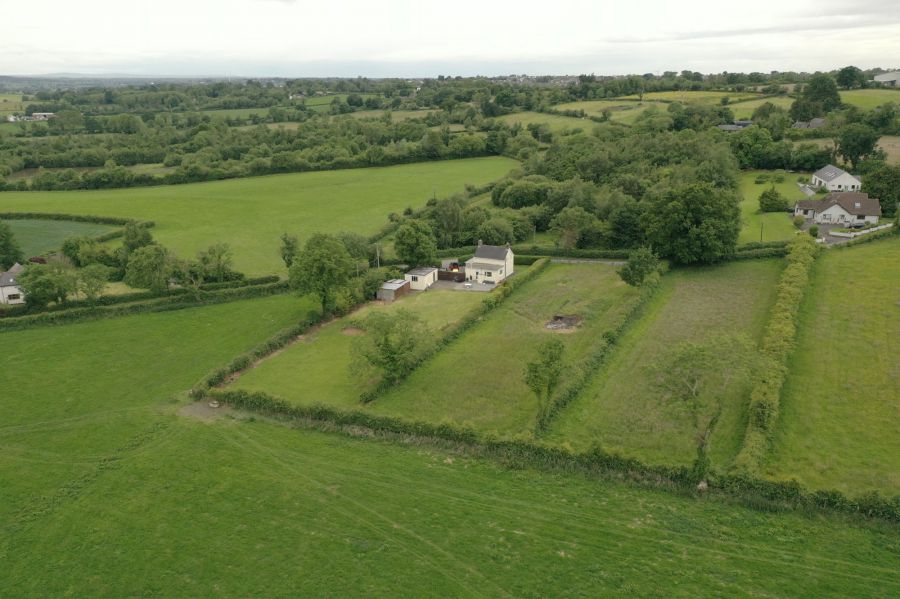 Country Cottage with total grounds extending to approximately 1.6 acres, 1 Lime Kiln Road