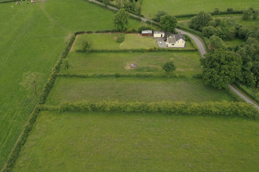 Country Cottage with total grounds extending to approximately 1.6 acres, 1 Lime Kiln Road