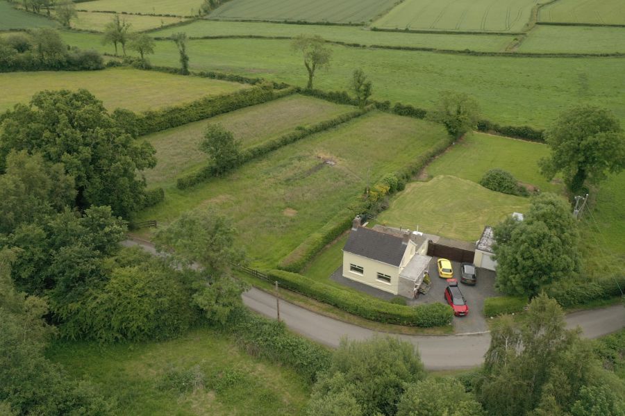 Country Cottage with total grounds extending to approximately 1.6 acres, 1 Lime Kiln Road