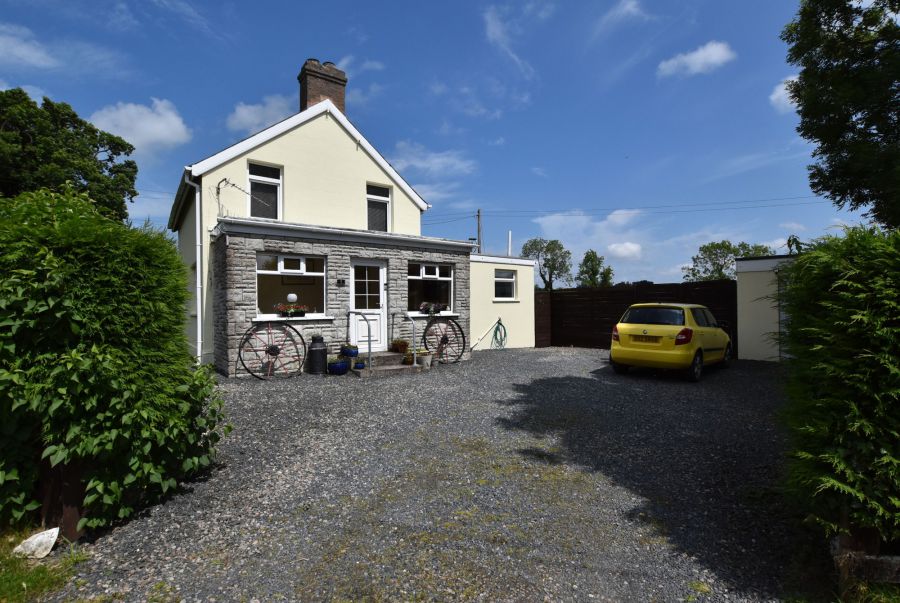 Country Cottage with total grounds extending to approximately 1.6 acres, 1 Lime Kiln Road