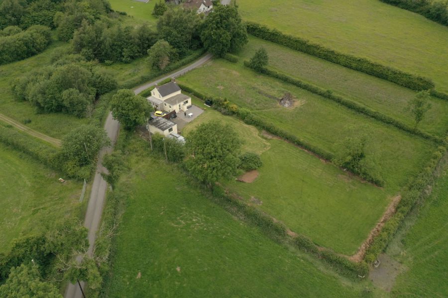 Country Cottage with total grounds extending to approximately 1.6 acres, 1 Lime Kiln Road