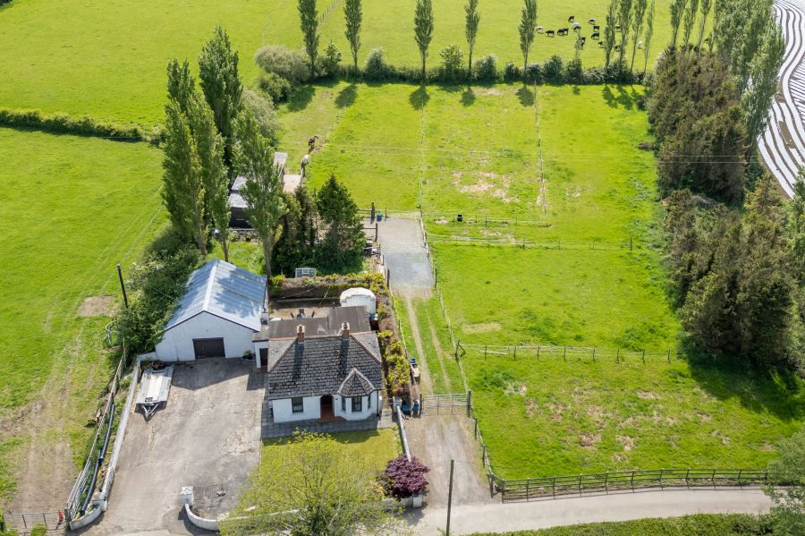 A Country Cottage with Paddock, Stables and Garage, 3 Hillsborough Road, moira, BT67 0HG