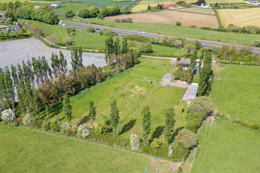 A Country Cottage with Paddock, Stables and Garage, 3 Hillsborough Road