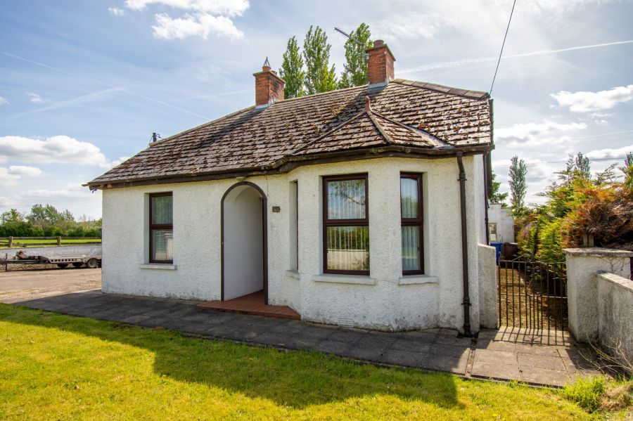 A Country Cottage with Paddock, Stables and Garage, 3 Hillsborough Road