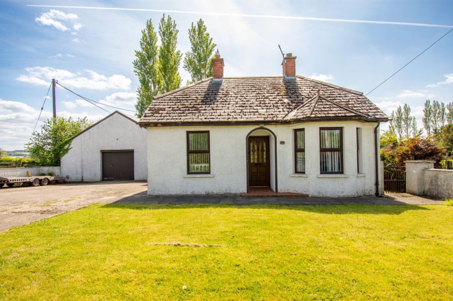 A Country Cottage with Paddock, Stables and Garage, 3 Hillsborough Road