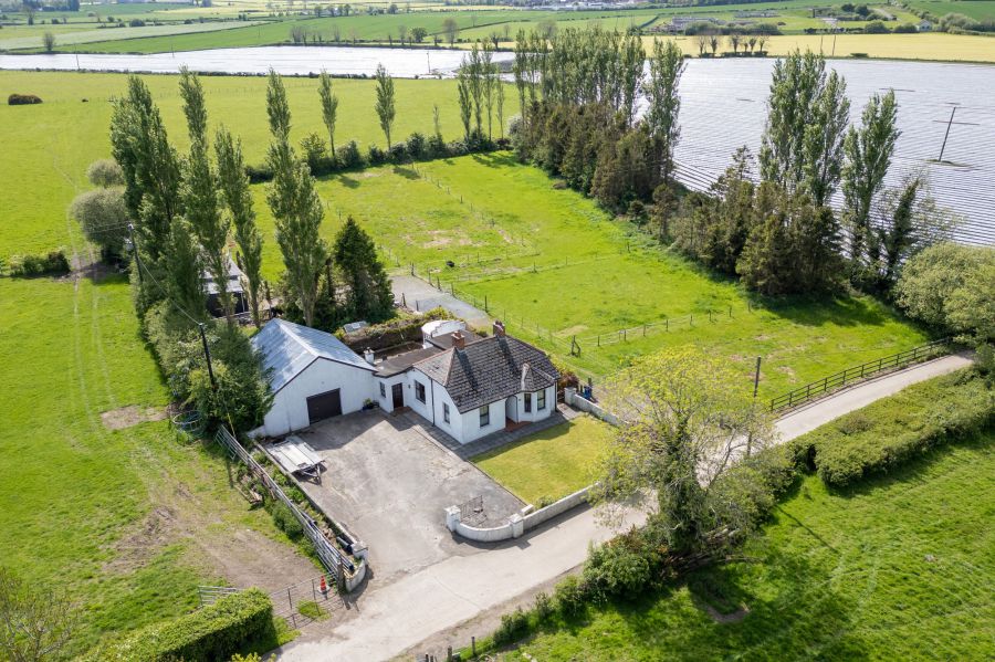 A Country Cottage with Paddock, Stables and Garage, 3 Hillsborough Road