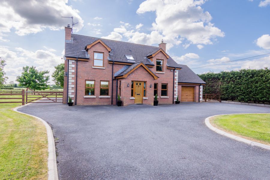 Detached house with stables and a field of approximately 3 acres, 21 Lisburn Road