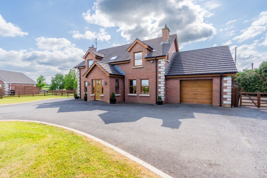 Detached house with stables and a field of approximately 3 acres, 21 Lisburn Road