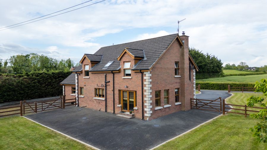 Detached house with stables and a field of approximately 3 acres, 21 Lisburn Road