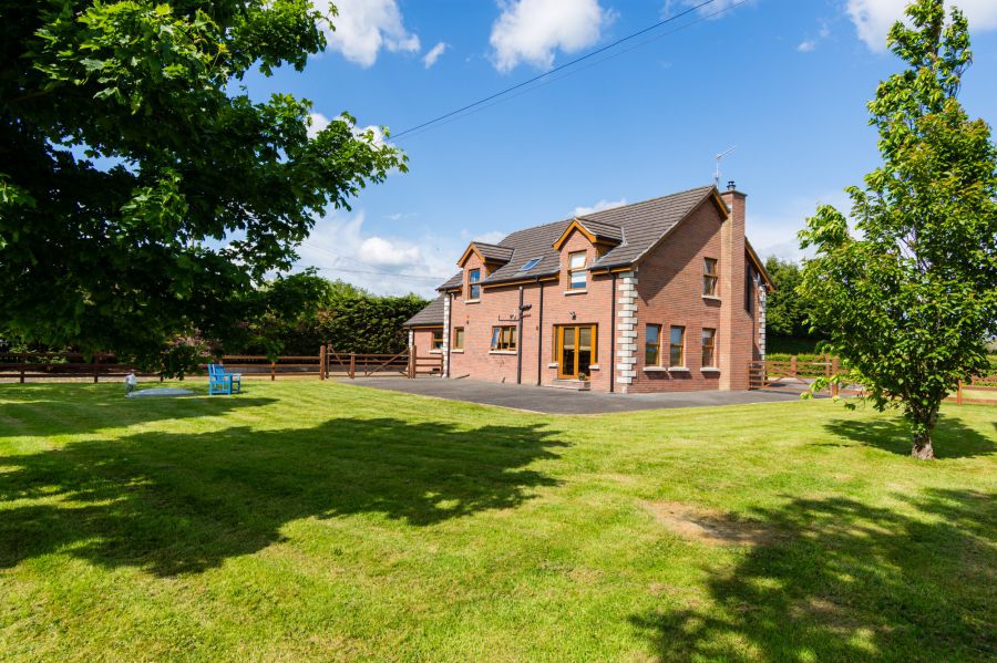 Detached house with stables and a field of approximately 3 acres, 21 Lisburn Road