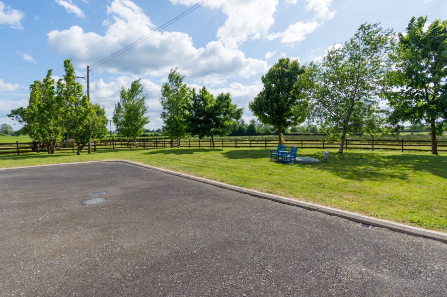 Detached house with stables and a field of approximately 3 acres, 21 Lisburn Road