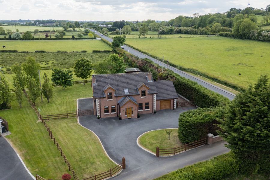 Detached house with stables and a field of approximately 3 acres, 21 Lisburn Road