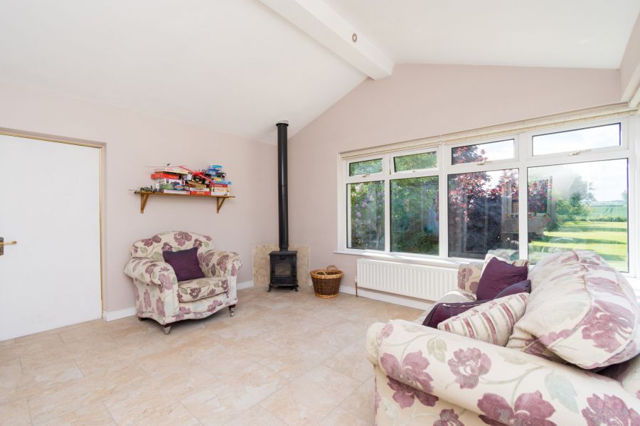 Country cottage sitting on spacious gardens, 37 Halfpennygate Road