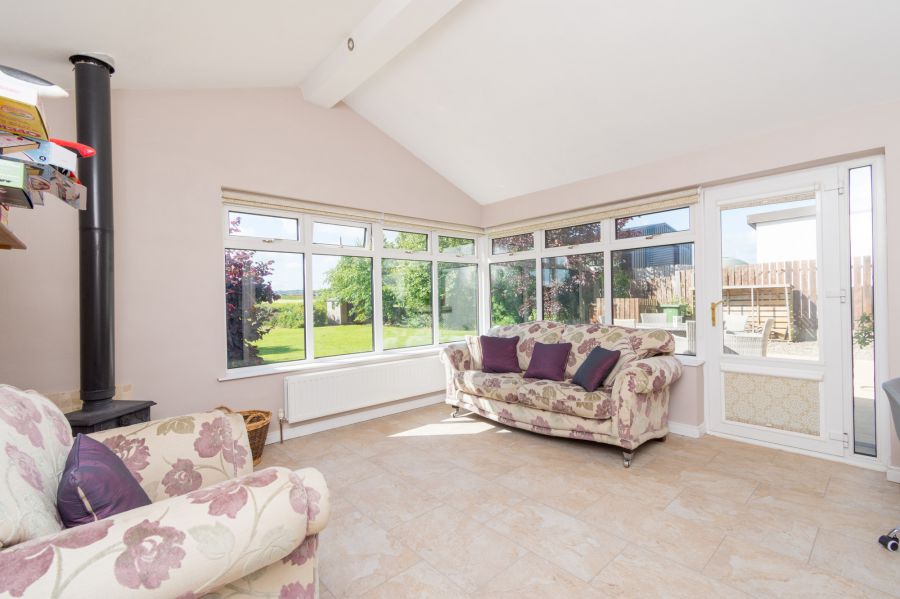 Country cottage sitting on spacious gardens, 37 Halfpennygate Road