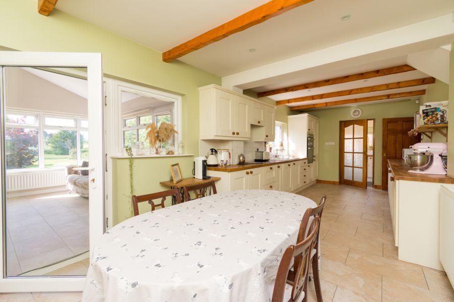 Country cottage sitting on spacious gardens, 37 Halfpennygate Road