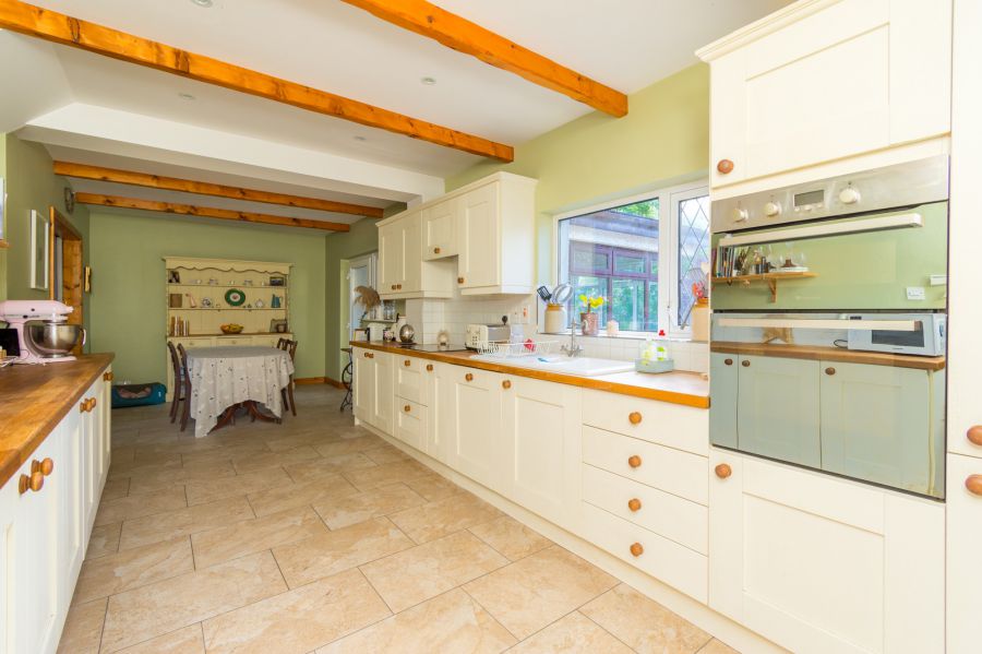 Country cottage sitting on spacious gardens, 37 Halfpennygate Road
