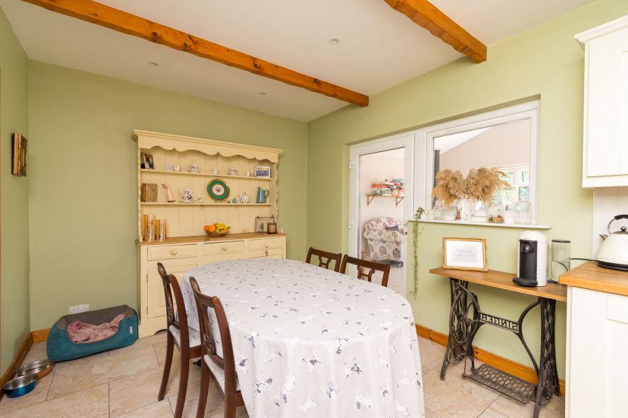 Country cottage sitting on spacious gardens, 37 Halfpennygate Road