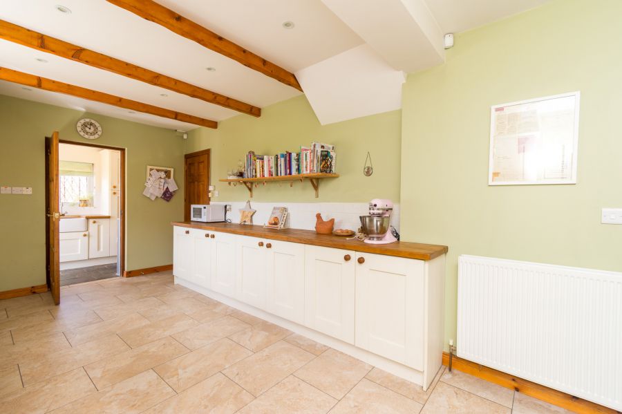 Country cottage sitting on spacious gardens, 37 Halfpennygate Road