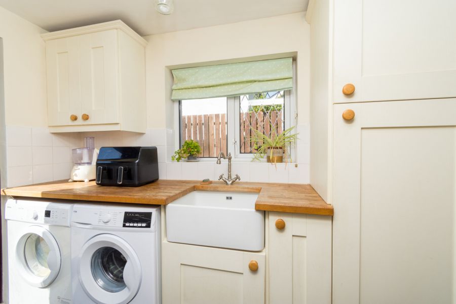 Country cottage sitting on spacious gardens, 37 Halfpennygate Road