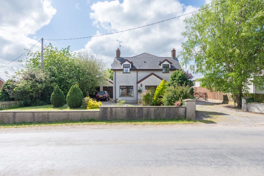 Country cottage sitting on spacious gardens, 37 Halfpennygate Road