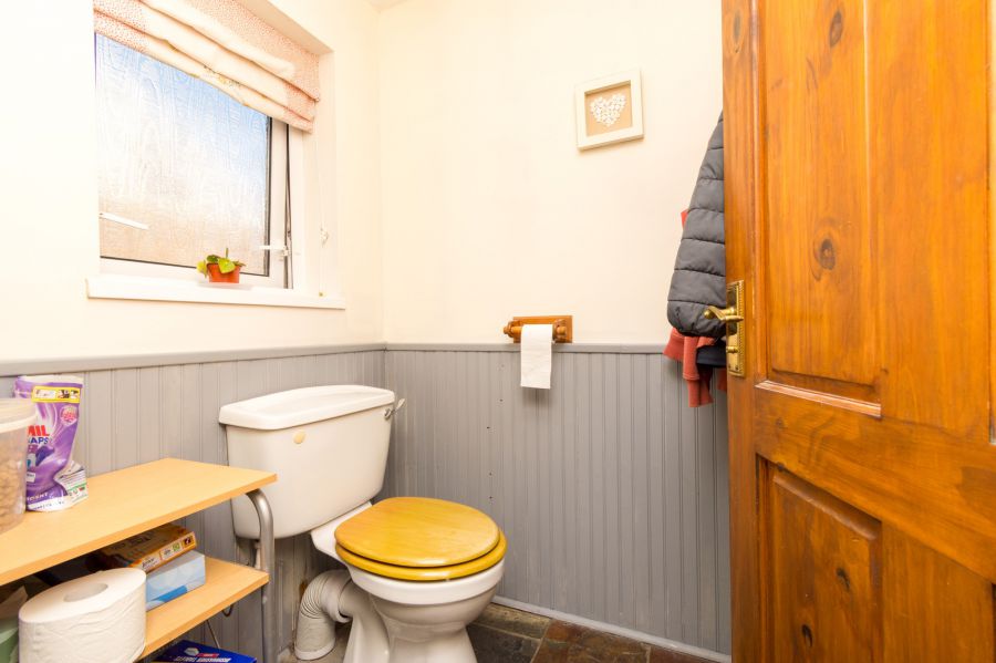 Country cottage sitting on spacious gardens, 37 Halfpennygate Road