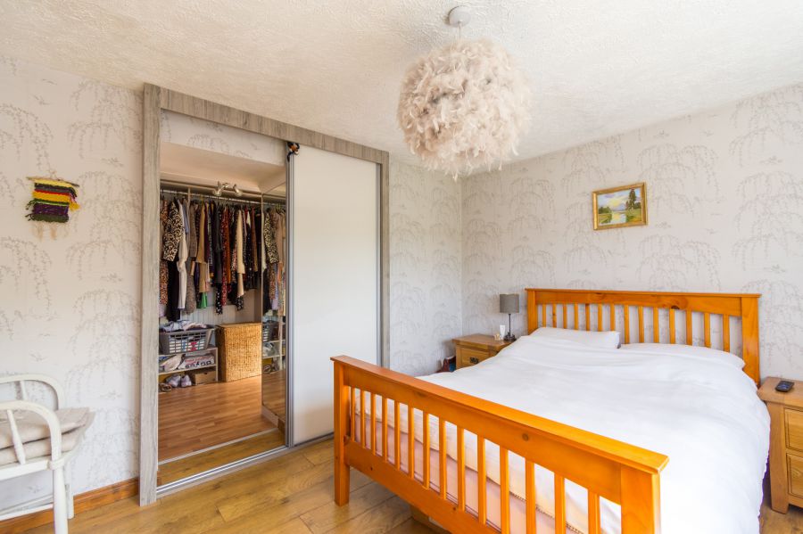 Country cottage sitting on spacious gardens, 37 Halfpennygate Road