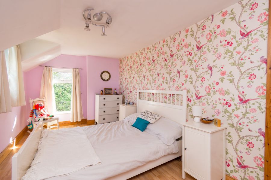 Country cottage sitting on spacious gardens, 37 Halfpennygate Road