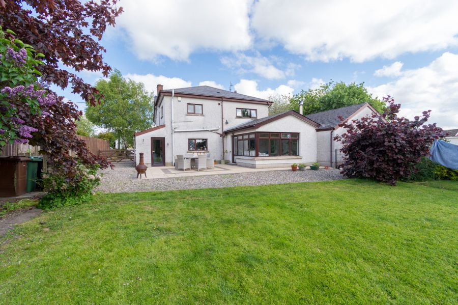 Country cottage sitting on spacious gardens, 37 Halfpennygate Road