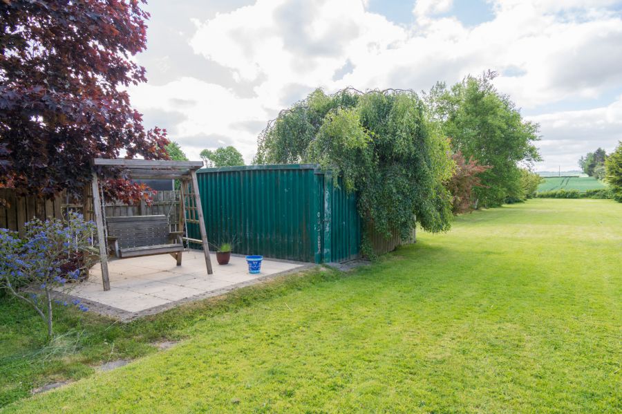 Country cottage sitting on spacious gardens, 37 Halfpennygate Road