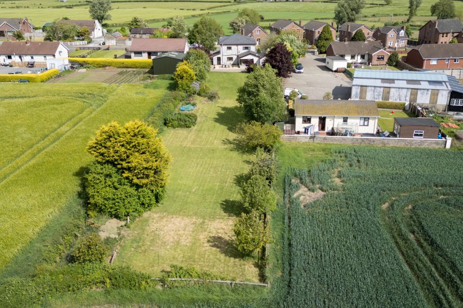 Country cottage sitting on spacious gardens, 37 Halfpennygate Road