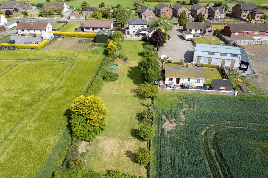 Country cottage sitting on spacious gardens, 37 Halfpennygate Road
