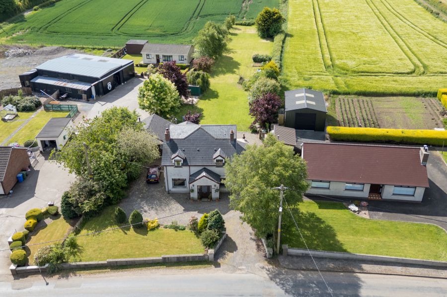 Country cottage sitting on spacious gardens, 37 Halfpennygate Road