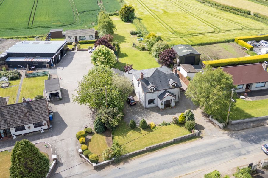 Country cottage sitting on spacious gardens, 37 Halfpennygate Road