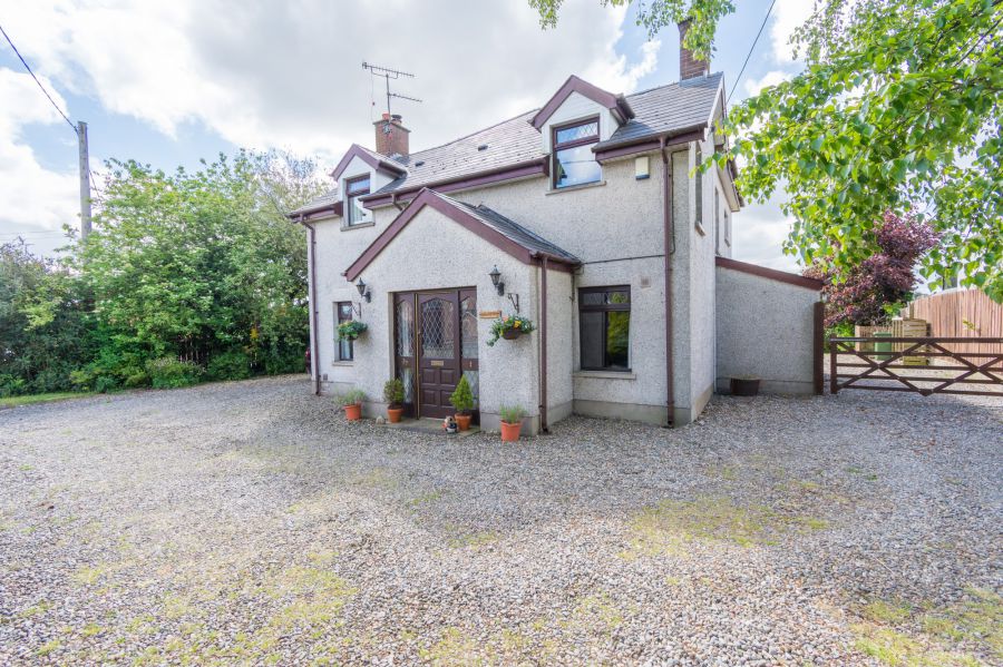 Country cottage sitting on spacious gardens, 37 Halfpennygate Road