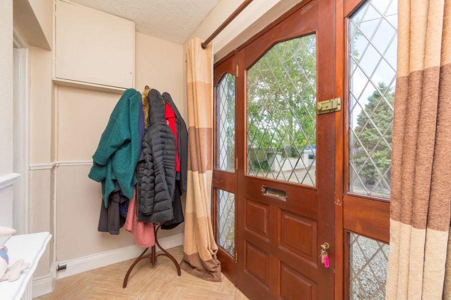Country cottage sitting on spacious gardens, 37 Halfpennygate Road