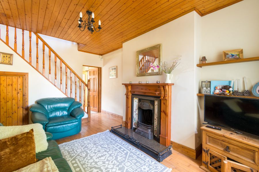 Country cottage sitting on spacious gardens, 37 Halfpennygate Road