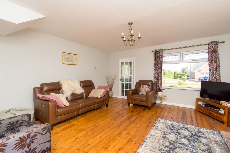 Country cottage sitting on spacious gardens, 37 Halfpennygate Road