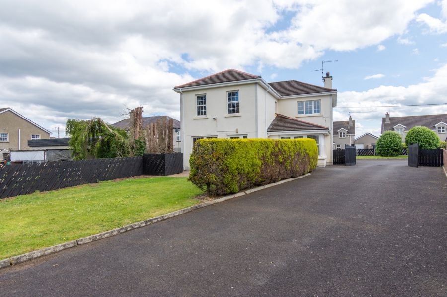 1 Broughmore Mews